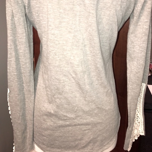 Kirra for PACSUN Grey Henley w/ Lace Trim - Picture 5 of 5